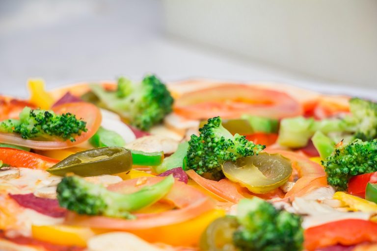 pizza, vegetables, toppings, vegetable pizza, vegetable toppings, pizza toppings, vegetarian pizza, italian, italian cuisine, eat, vegetarian, restaurant, food, healthy, delicious, meal, dinner, pizza, pizza, pizza, pizza, pizza, restaurant, restaurant